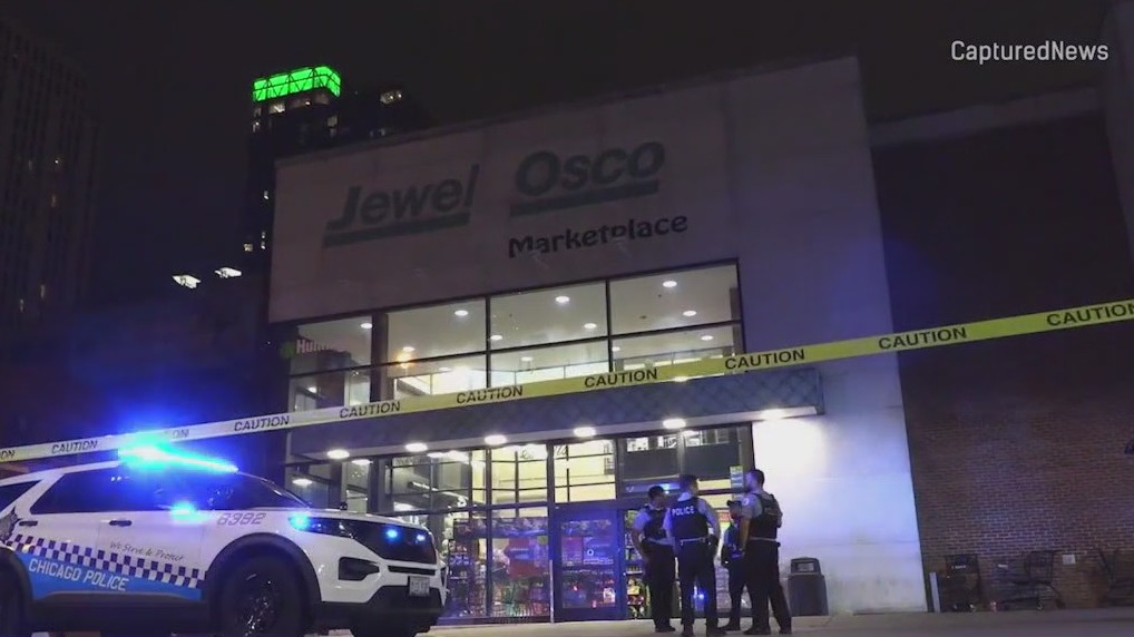 Girl, 17, shot outside Chicago Jewel-Osco