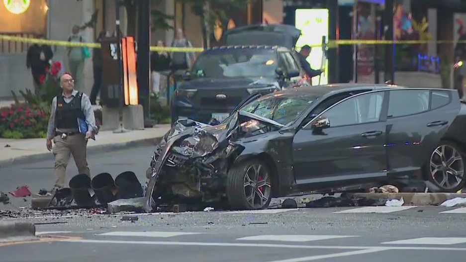 Serious crash shuts down part of Chicago's Mag Mile