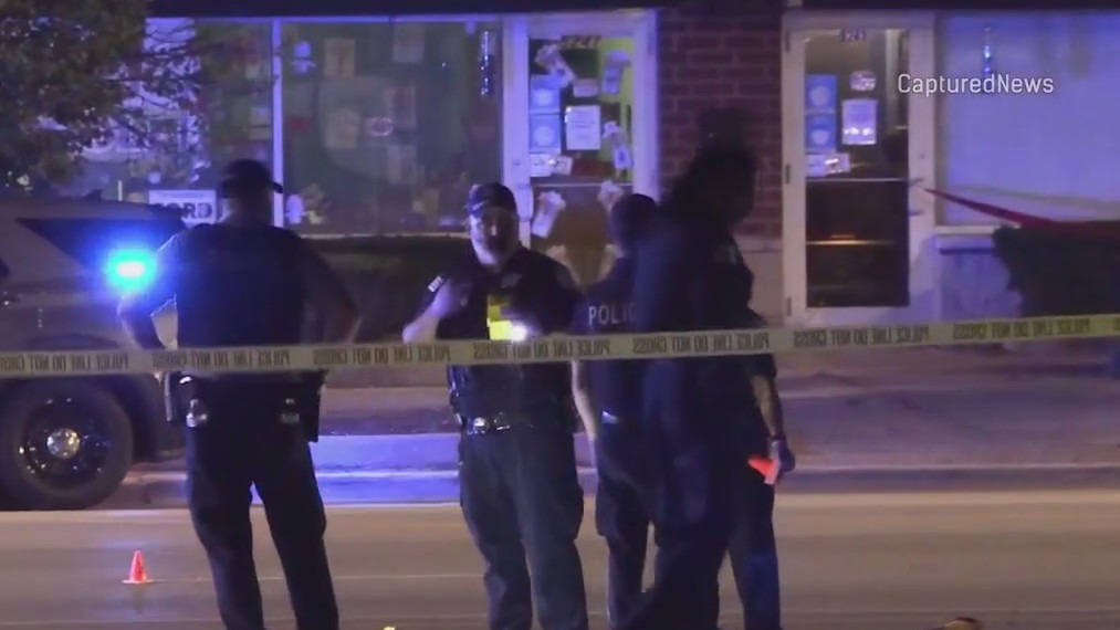 Chicago police shoot man armed with knife on West Side