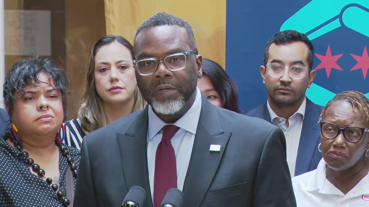 Brandon Johnson announces new ICE-free zones in Chicago
